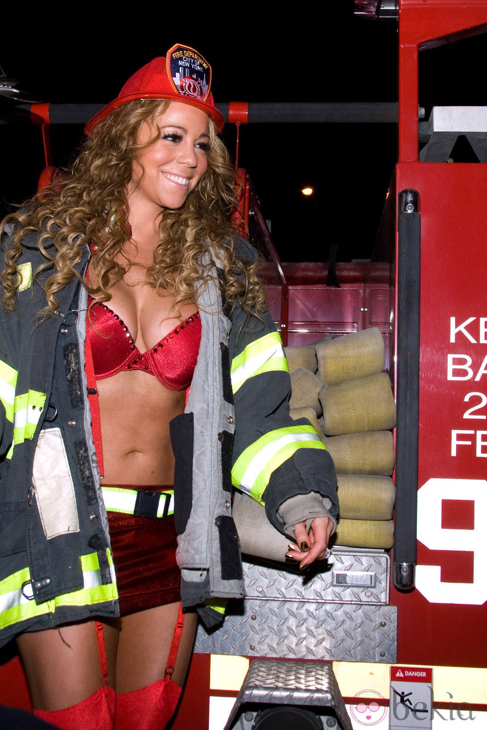 Mariah Carey, de bombero en Halloween