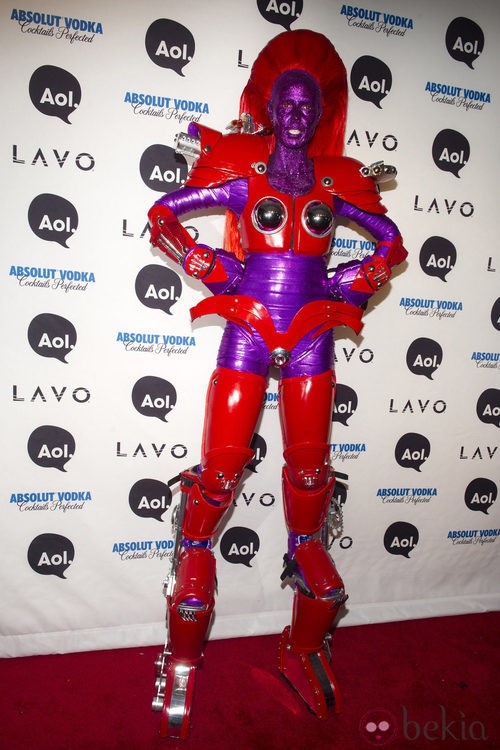 Heidi Klum disfrazada de superheroína e su fiesta de Halloween de 2010