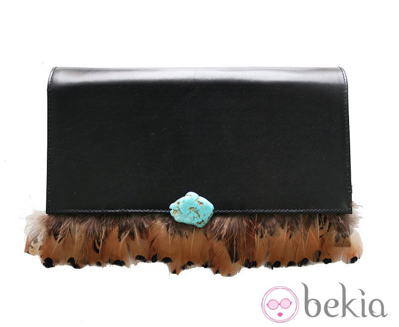 Nueva Colección Abataba 2011: Bolso de mano de piel, con plumas naturales y piedra de turquesa
