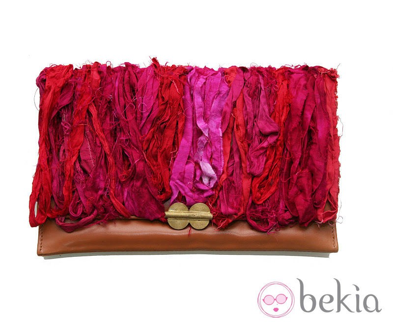 Nueva Colección Abataba 2011: Bolso de mano de piel, con seda sari y un broche africano