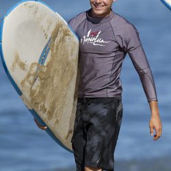 Zac Efron, de surfista