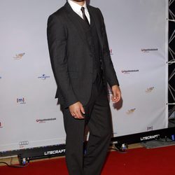 Zac Efron, muy guapo de traje