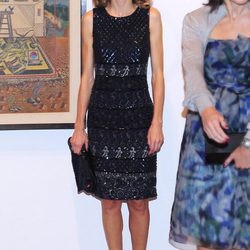 La Princesa Letizia con un vestido de Felipe Varela en la exposición de Joan Miró