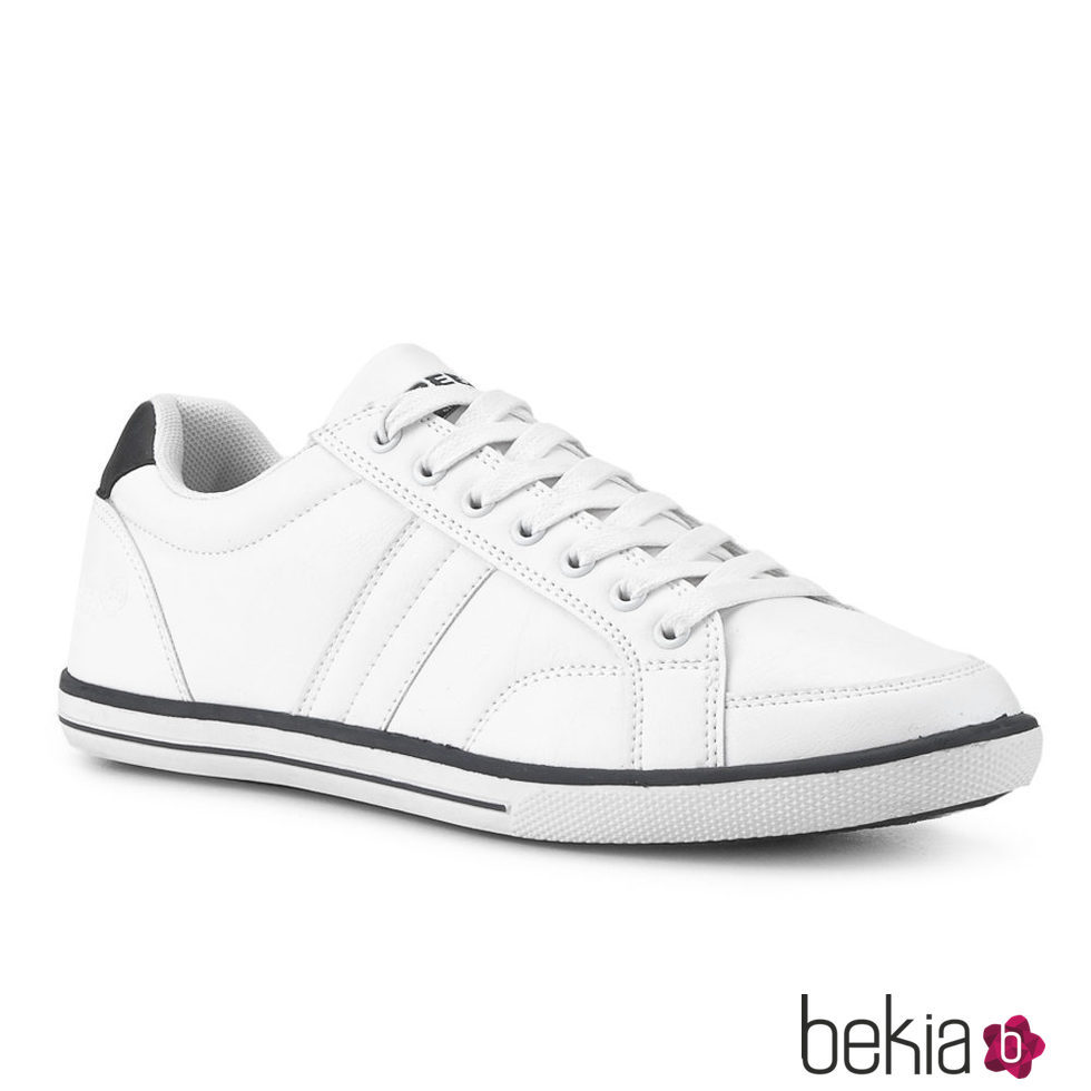 sneakers blancos con detalles azules de la colección primavera/verano 2016 de Merkal
