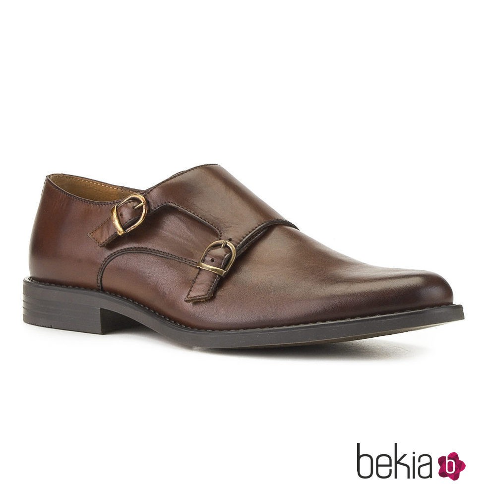 Zapato de cuero marrón con correas de la colección primavera/verano 2016 de Merkal