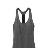 Blusa deportiva gris de la colección primavera/verano Be+ de Etam 2016