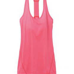 Blusa deportiva rosada de la colección primavera/verano Be+ de Etam 2016