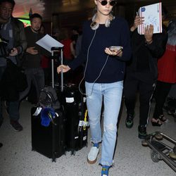 Cara Delevingne con look sport en LAX Airport en Los Angeles