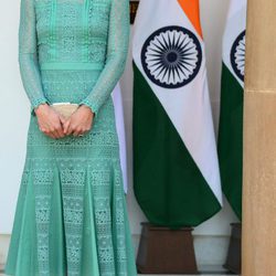 Kate Middleton con vestido turquesa para conocer al Primer Ministro Indio en New Delhi's Hyderabad House