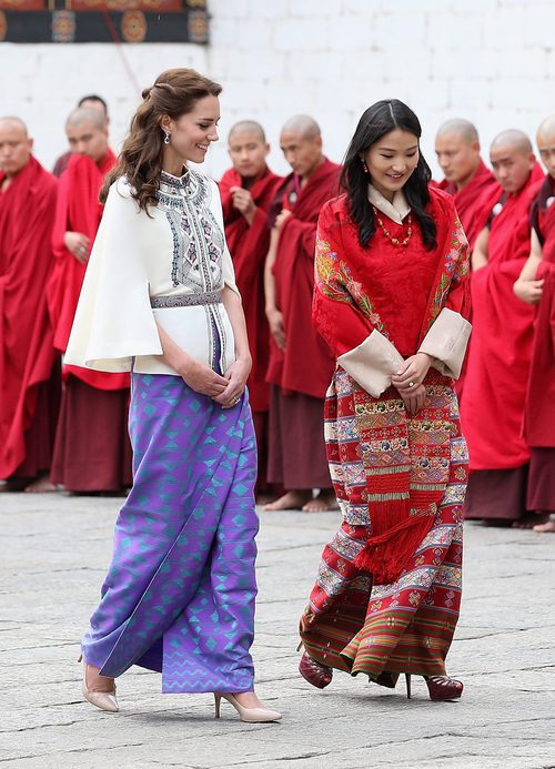 Kate Middleton con look inspirado en el traje tradicional de Bhutan