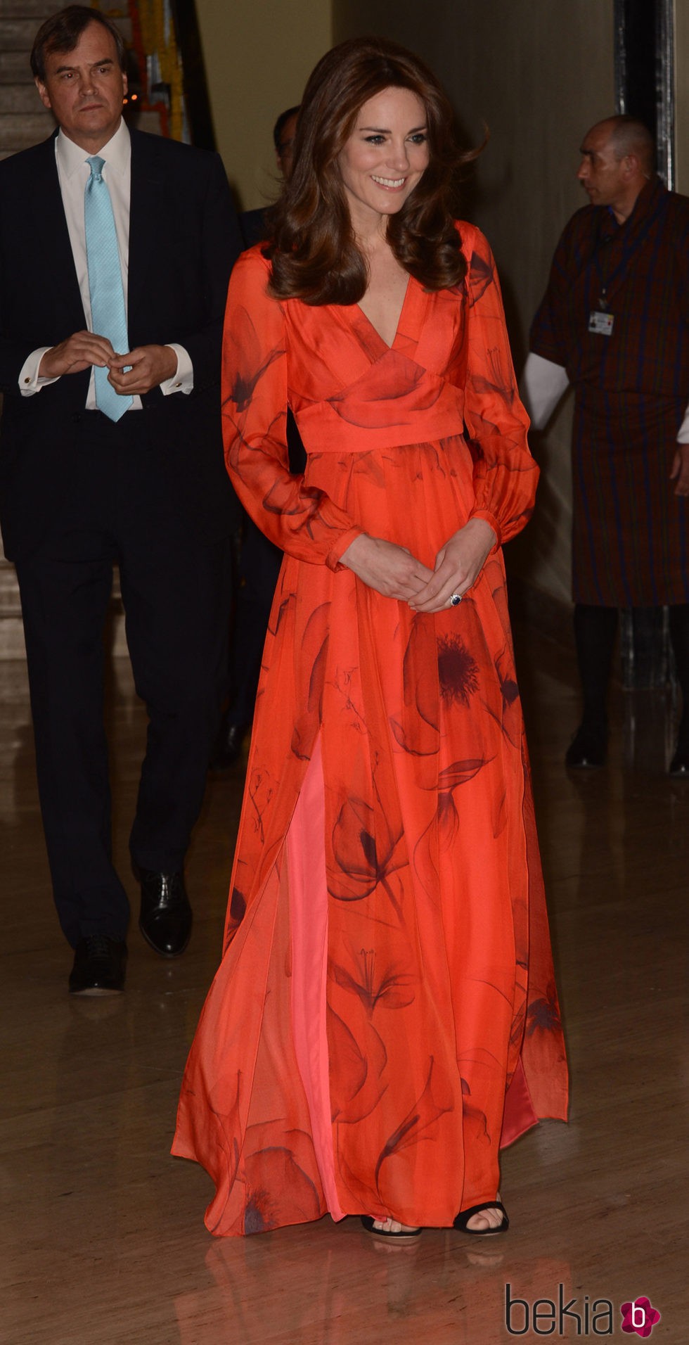 Kate Middleton en el Taj Hotel con vetido largo rojo