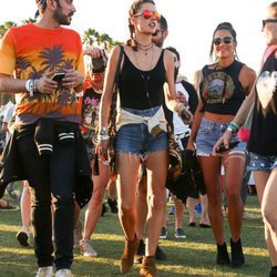 Alessandra Ambrosio con estilo vaquero en Coachella 2016