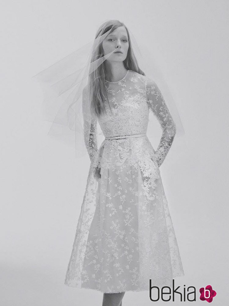 Vestido de novia corto con encaje de la Colección Bridal 2017 de Elie Saab