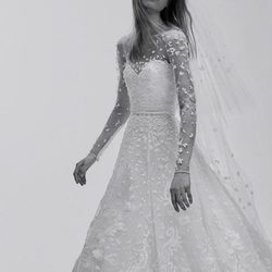Vestido de novia con transparencias y escote corazón de la Colección Bridal 2017 de Elie Saab