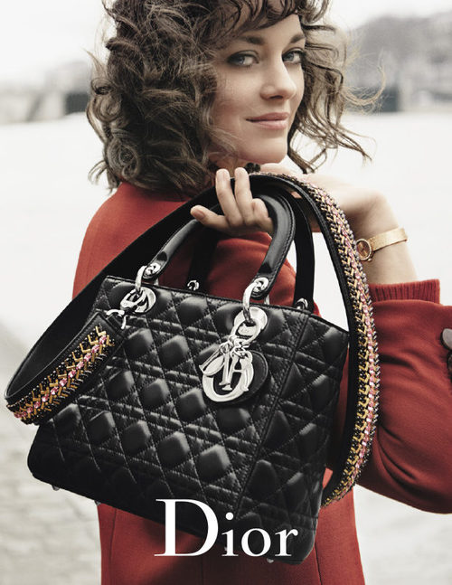 Marion Cotillard con el bolso negro Lady Dior 2016