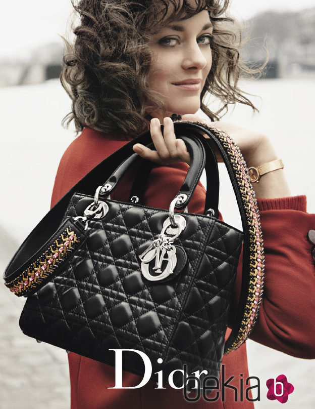 Marion Cotillard con el bolso negro Lady Dior 2016