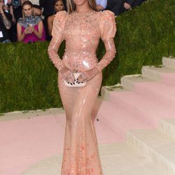 Beyoncé en la alfombra roja de la Gala Met 2016