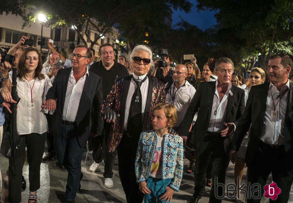 Karl Lagerfeld en el desfile de la colección Crucero 2017 de Chanel en Cuba