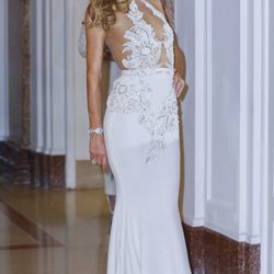 Paris Hilton con un vestido blanco de Michael Costello fiesta de Chopard Cannes 2016