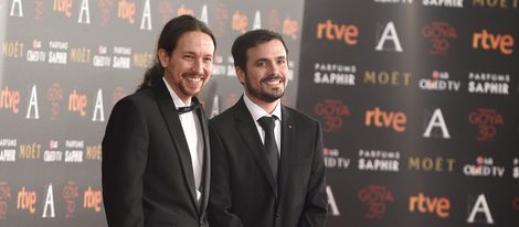 Pablo Iglesias y Alberto Garzón en la alfombra roja de los Premios Goya 2016