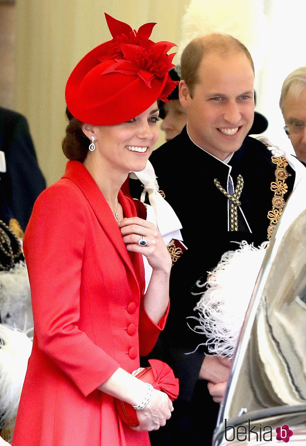 La Duquesa de Cambridge con un conjunto en rojo pasión