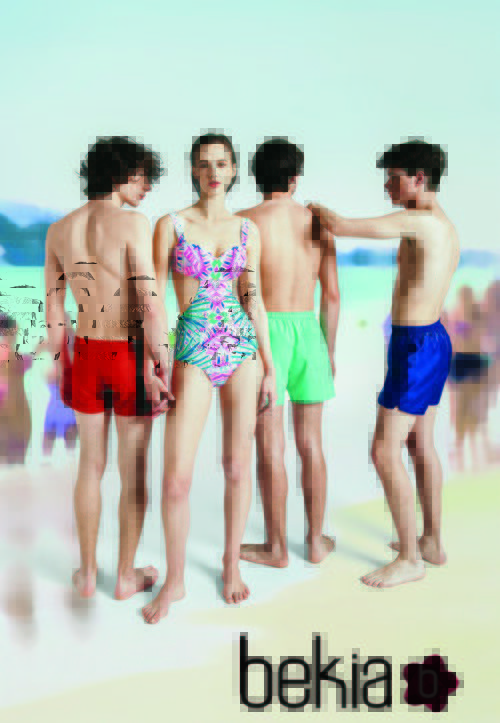 Modelos posando para la nueva campaña 'Swim color' para este verano 2016 de Oysho