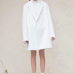 Diseño en blanco para la nueva colección femenina Pre-Spring 2017 de Calvin Klein