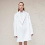 Diseño en blanco para la nueva colección femenina Pre-Spring 2017 de Calvin Klein