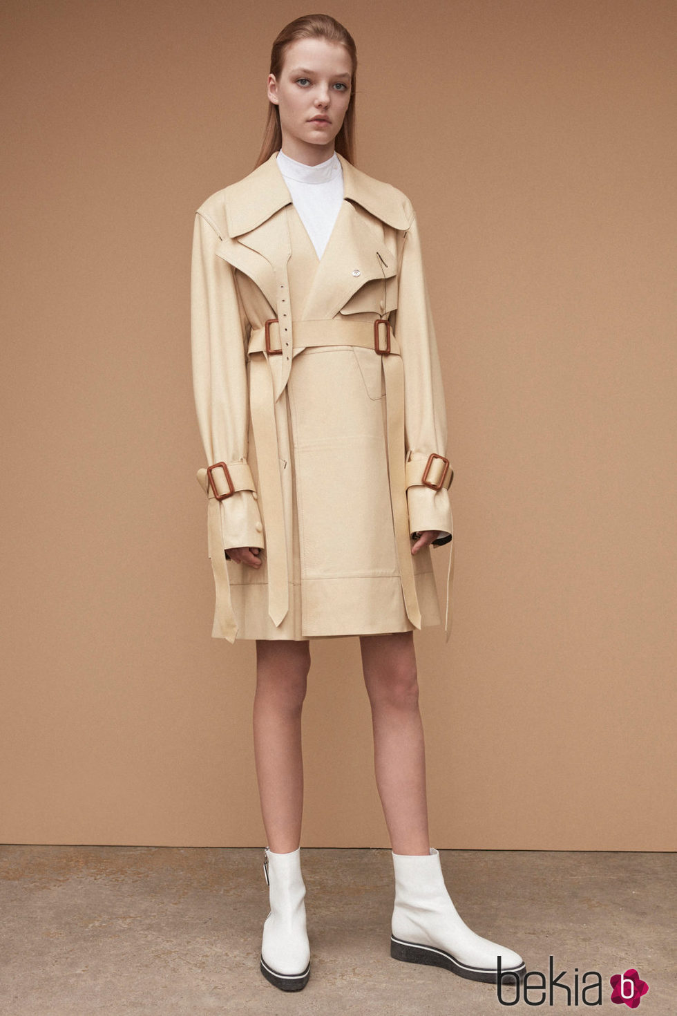 Diseño conjunto marfil para la nueva colección femenina Pre-Spring 2017 de Calvin Klein