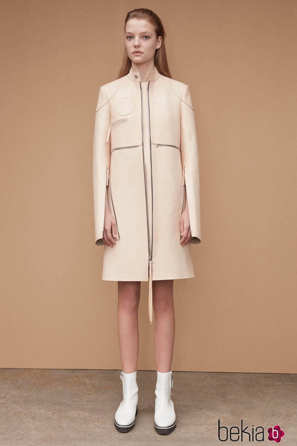 Diseño conjunto corto para la nueva colección femenina Pre-Spring 2017 de Calvin Klein