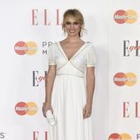 Patricia Conde con un vestido blanco roto durante los premios Elle Gourmet 2016