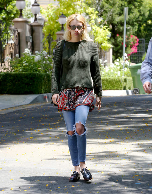 Emma Roberts con un look homeless en Beverly Hills