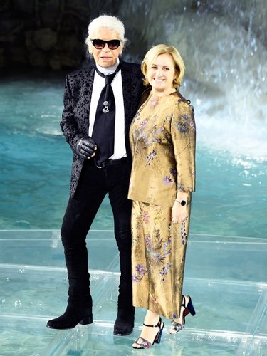 Karl Lagerfeld y Silvia Venturini Fendi en el desfile de la colección 'Legends & Fairy Tales' de Fendi en Roma