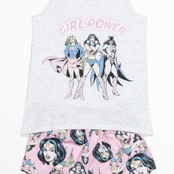Pijama con insignia de 'Superheroínas' para la nueva colección 'Woder woman' de Women'secret