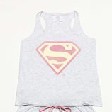 pijama con insignia de 'Superman' en rosa para la nueva colección 'Woder woman' de Women'secret