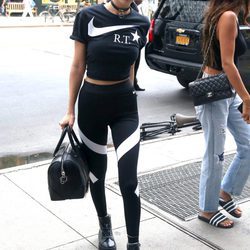 Bella Hadid con un total look sportwear