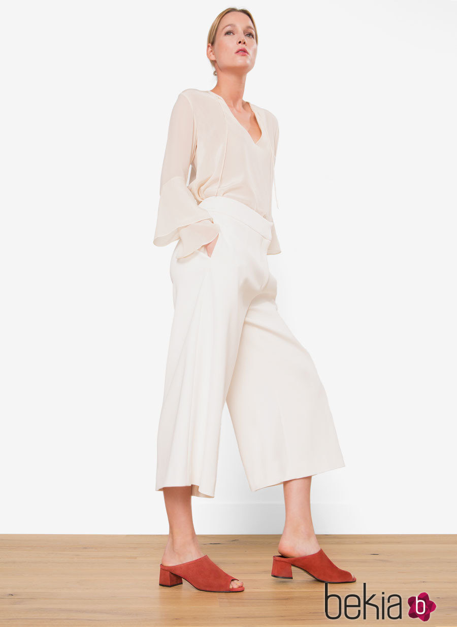 Culotte en blanco y blusa marfil de la nueva colección otoño/invierno 2016 de Uterqüe