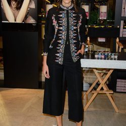 Alexa Chung con un culotte en estilo oriental