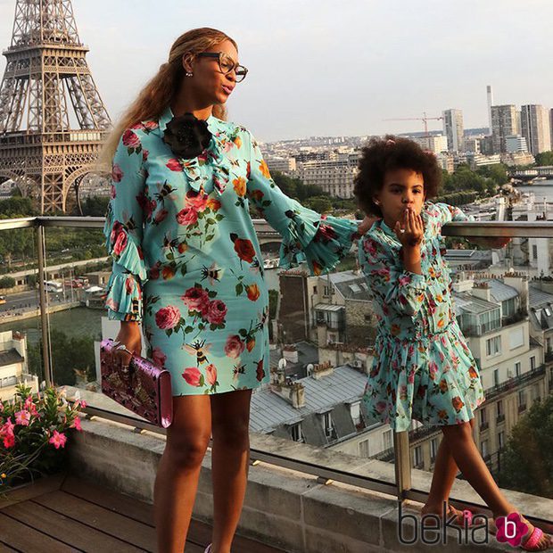 Beyoncé posa con su hija Blue Ivy de Gucci