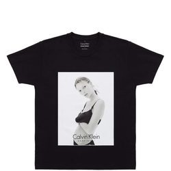 Camiseta de Kate Moss para Calvin Klein y Opening Ceremony