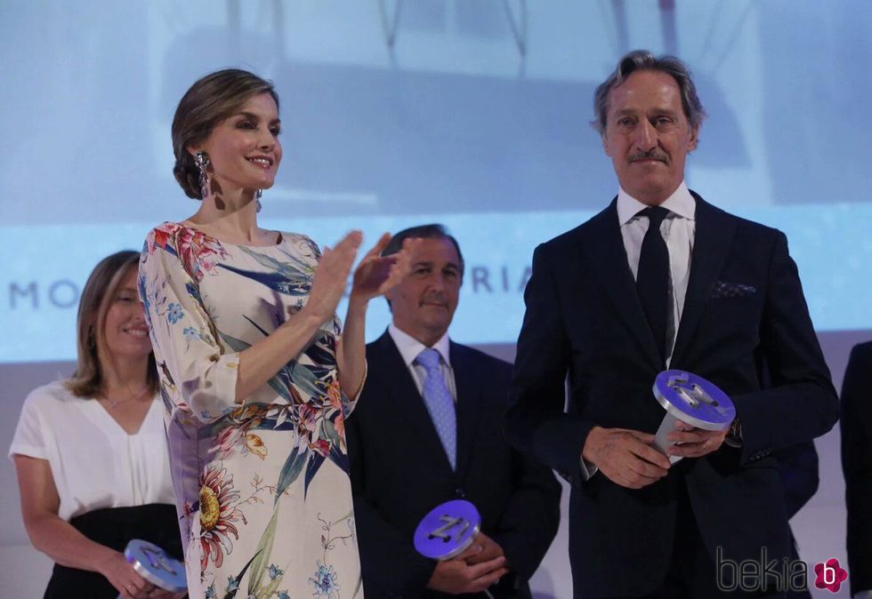 Roberto Torretta recibiendo el Premio Nacional de Moda 2016