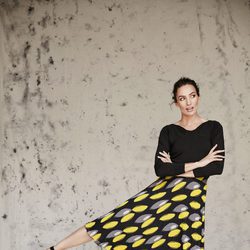 Nieves Álvarez con una falda negra y amarilla de Trucco otoño/invierno 2016/2017