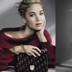Jennifer Lawrence muestra la colección de bolsos de Dior otoño/invierno 2016/17