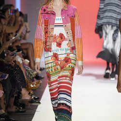 Vestido de colores de Desigual primavera/verano 2017 en la Semana de la Moda de Nueva York