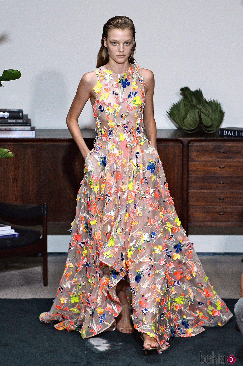 Vestido de flores de Jason Wu primavera/verano 2017 en la Semana de la Moda de Nueva York