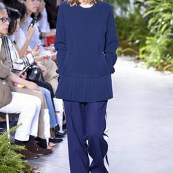 Conjunto azul marino de la colección primavera/verano 2017 de Lacoste en la Nueva York Fashion Week
