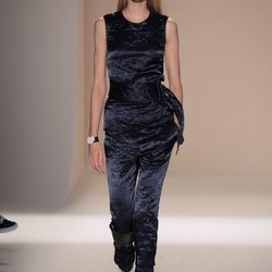 Look de terciopelo de la colección primavera/verano 2017 de Victoria Beckham en Nueva York Fashion Week
