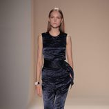 Look de terciopelo de la colección primavera/verano 2017 de Victoria Beckham en Nueva York Fashion Week