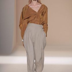 Pantalón de pinzas de la colección primavera/verano 2017 de Victoria Beckham en Nueva York Fashion Week