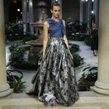 Vestido metalizado de Carolina Herrera primavera/verano 2017 en la Semana de la Moda de Nueva York